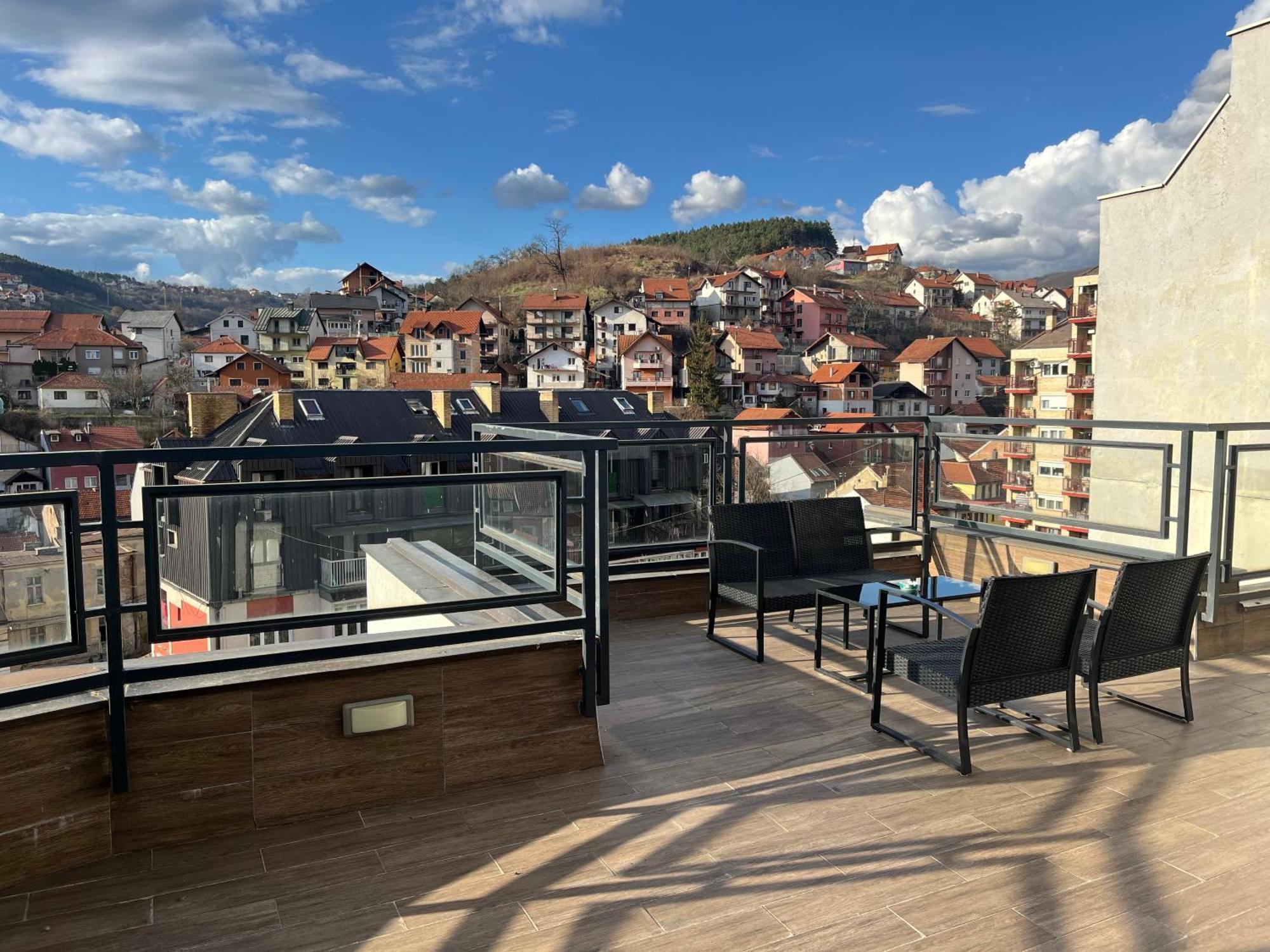 Penthouse Lägenhet Užice Exteriör bild